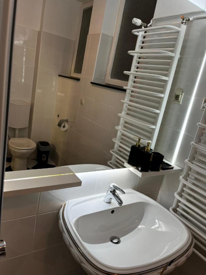 Apartamento Apartman Gold Maris Karlovac Exterior foto