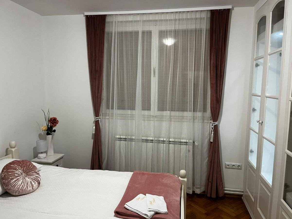 Apartamento Apartman Gold Maris Karlovac Exterior foto