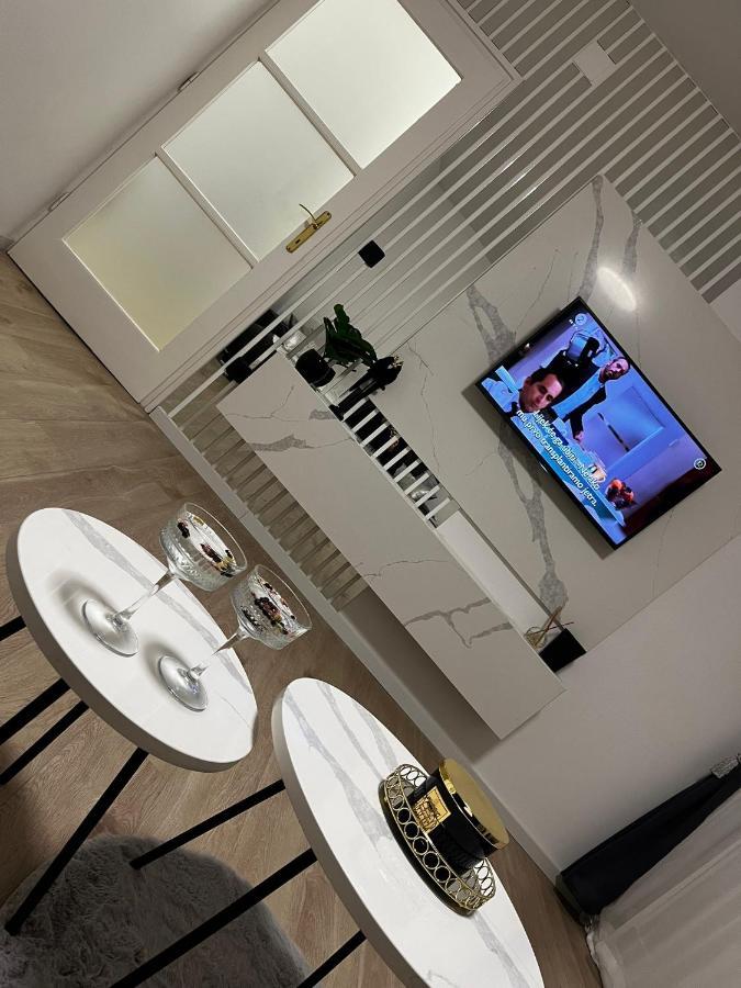 Apartamento Apartman Gold Maris Karlovac Exterior foto