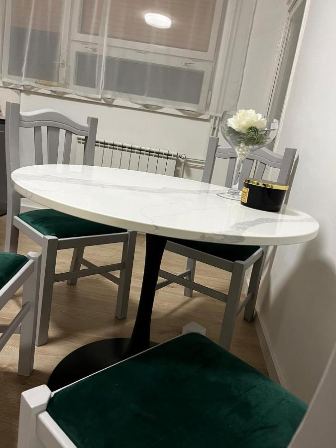 Apartamento Apartman Gold Maris Karlovac Exterior foto
