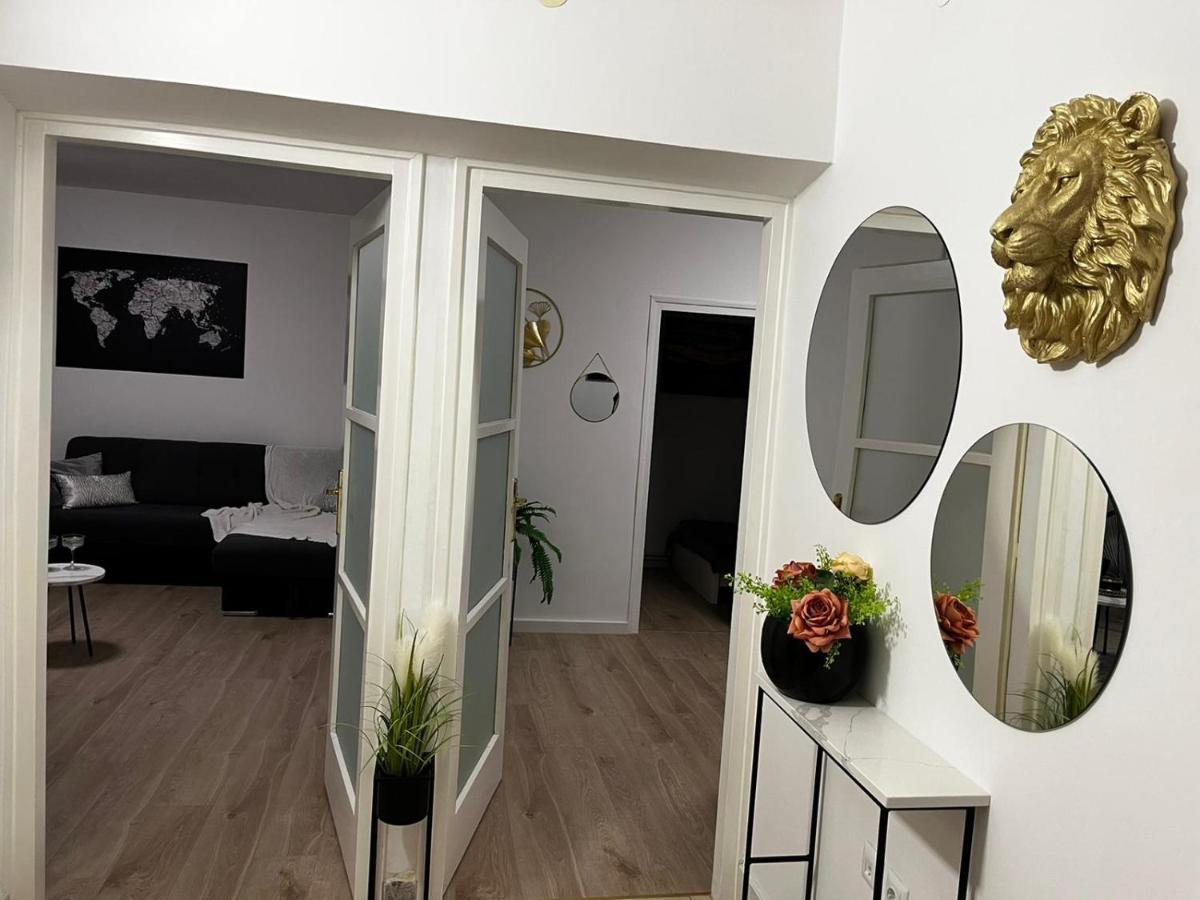 Apartamento Apartman Gold Maris Karlovac Exterior foto