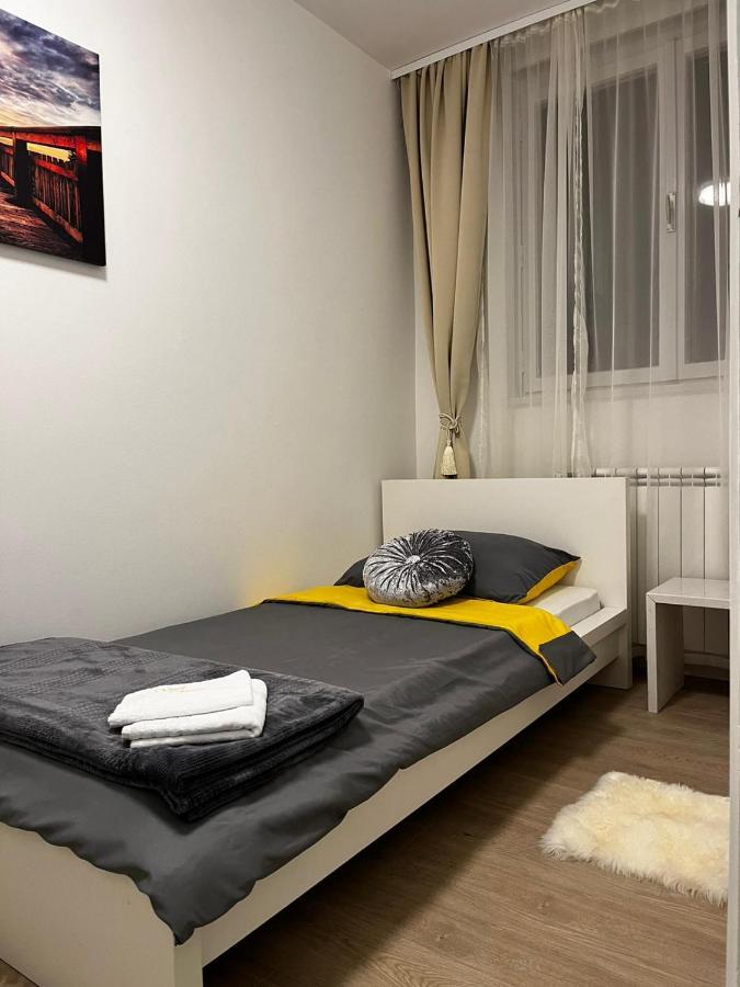 Apartamento Apartman Gold Maris Karlovac Exterior foto