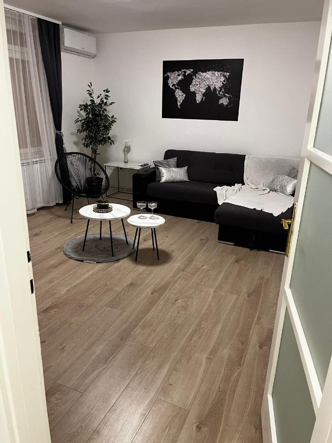 Apartamento Apartman Gold Maris Karlovac Exterior foto